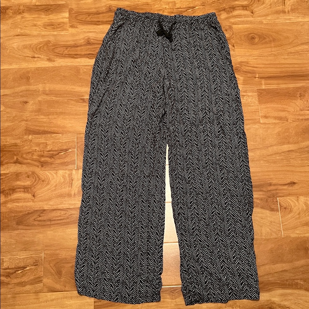 Majora - Black and White Chevron Pattern Pants